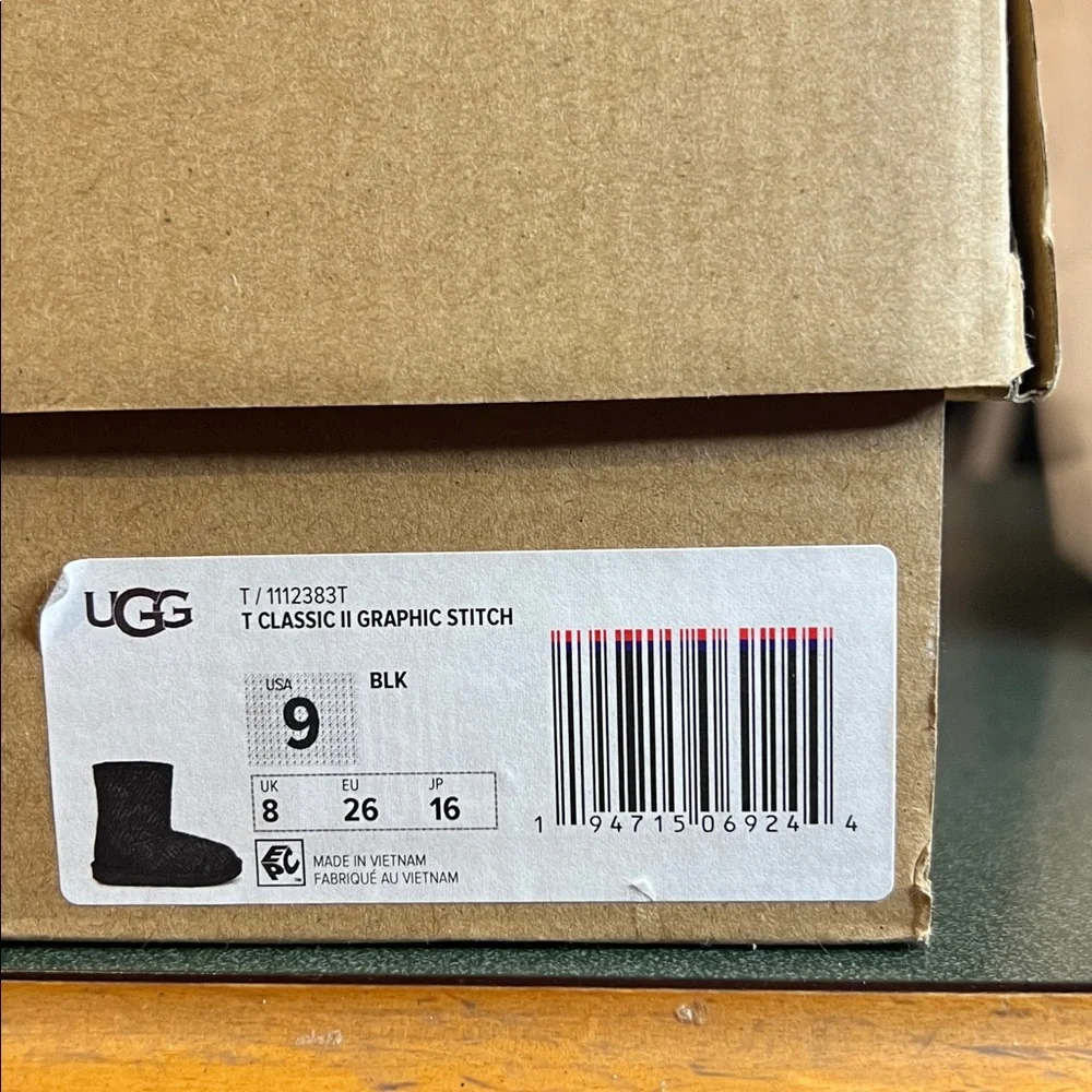 UGG Kids' Classic II Graphic Stitch suede boot in black Size 9 toddler new